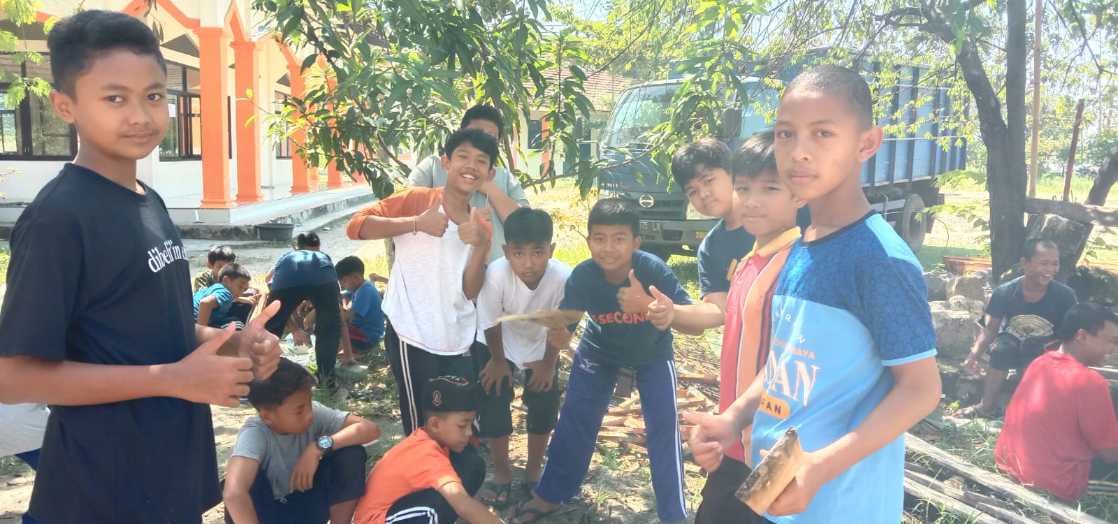 UNTUK AYAHANDA DAN IBUNDA